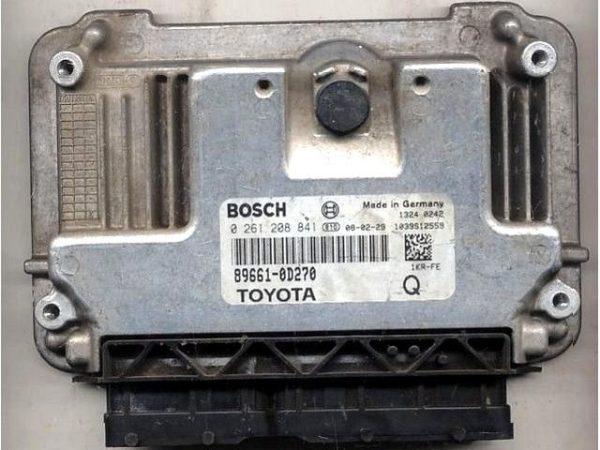 Toyota Yaris 1.0 89661-0D270 0261208841 ME7.9.51 1037378161